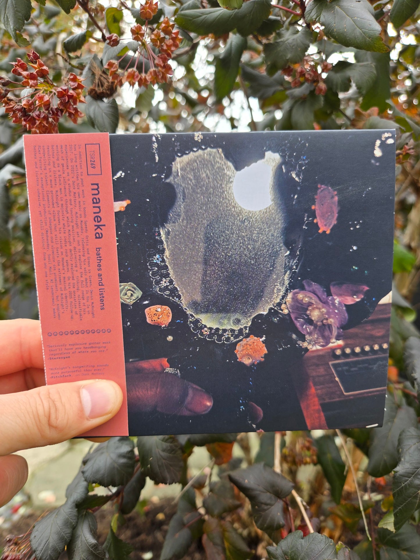 Maneka - bathes and listens CD